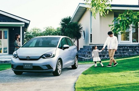 Honda launches fourth-generation FIT in Japan