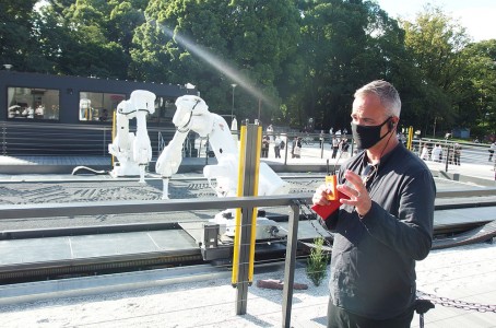 Olympic motif robot work appears in Ueno Park