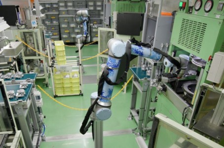 Auto parts maker to install 40 cobots in 3 years for washing