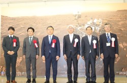 YASDA donates large Mars photo panel