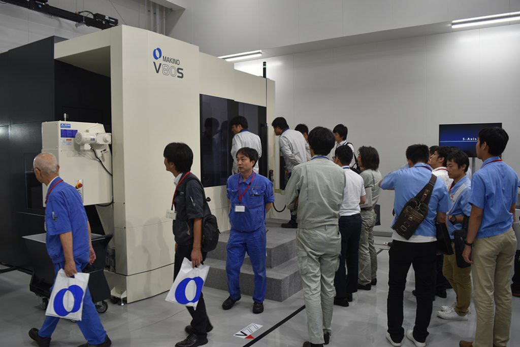 Makino Milling Machine Showcased A New Vertical 5 Axis Mc In Nagoya Industry And Manufacturing News Archive Seisanzai Japan