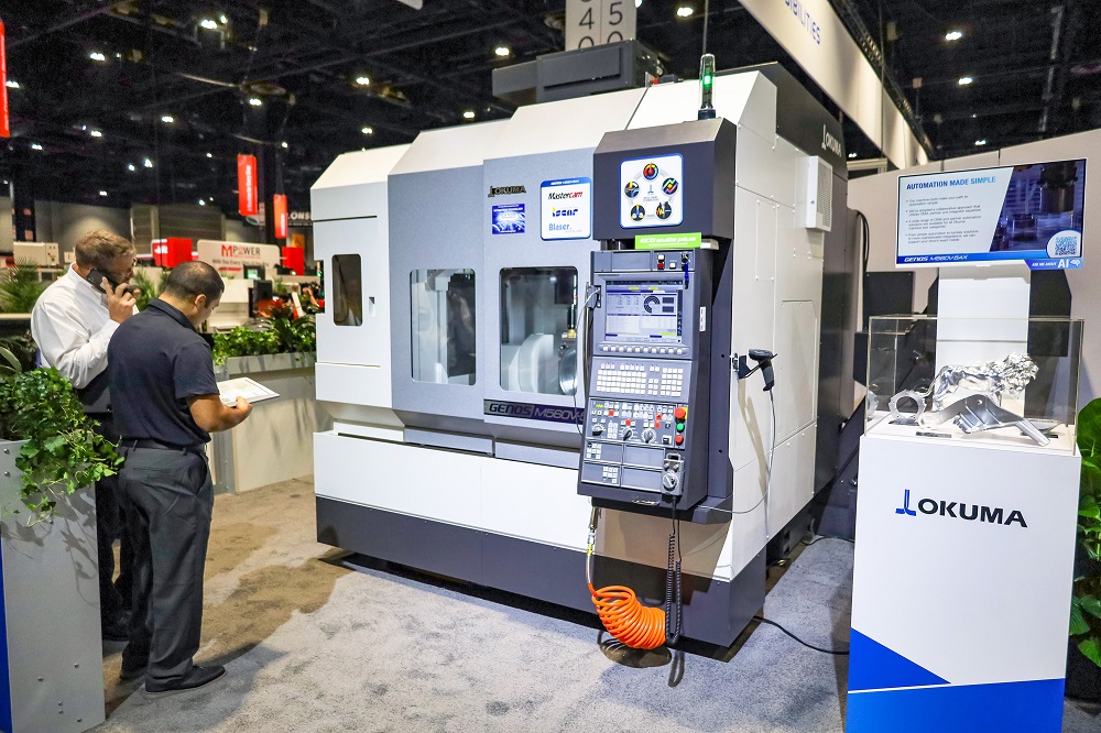 Okuma exhibited "GENOS M560V-5AX," which offers high-precision 5-axis machining, for the first time.