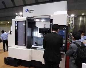 Makino Milling Machine demonstrated correction functions with its "V56 iPLUS".