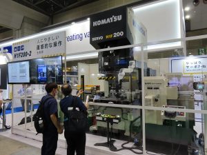 Komatsu Industries exhibited the "H1F200-2" servo press as a reference.