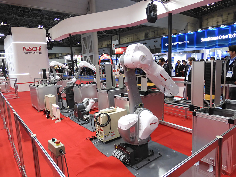 NACHI's "MZ12W" industrial robot for substrate handling 