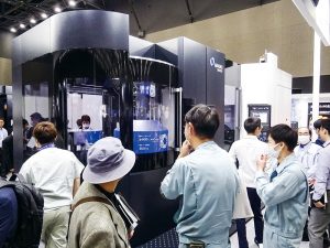 Makino's "DA500" attracted a lot of interest from visitors. 