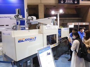 "S-Concept" compact injection molding machine exhibited by Shibaura Machine 