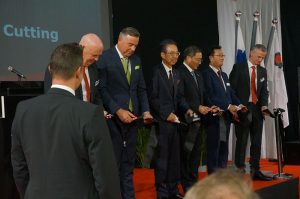 Opening ceremony (center: Chairman Tsutomu Isobe, right: Japanese Ambassador to Finland Okada Takashi, President Takaaki Yamanashi). 