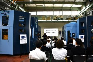 MiOS4 seminar in front of a 5-axis MC (Matsuura Machinery). 