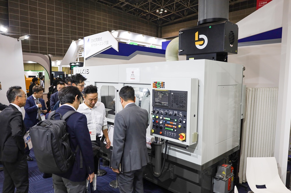 SEIWA G-TEC introduced the compact gear honing machine "LUXIS GH156". 