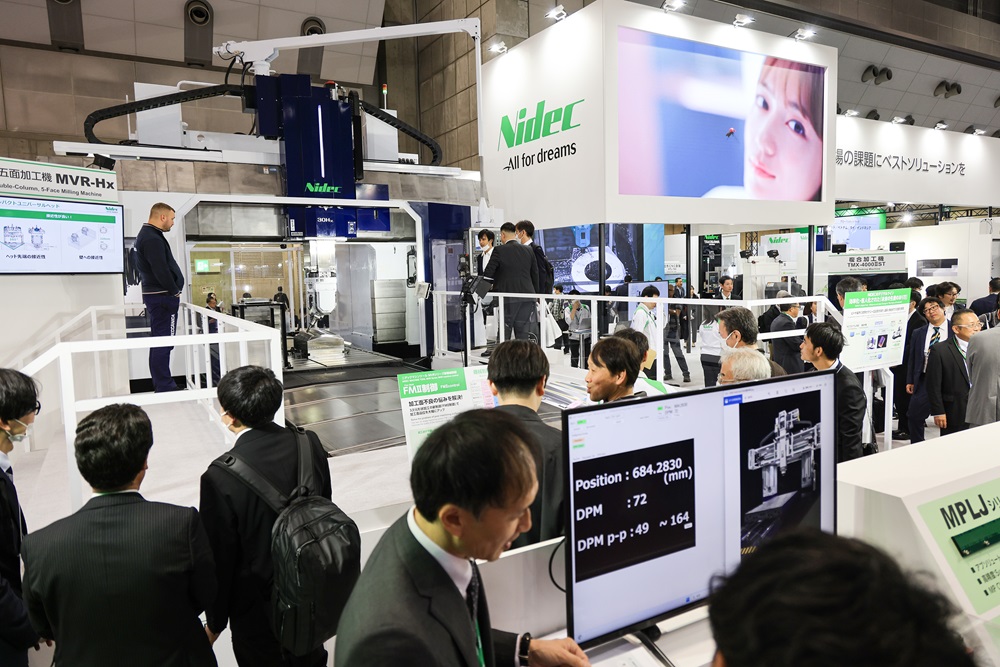 The Nidec Group displayed a wide range of products, such as MCs including gantry machines, gear hobbing machines, and lathes. 