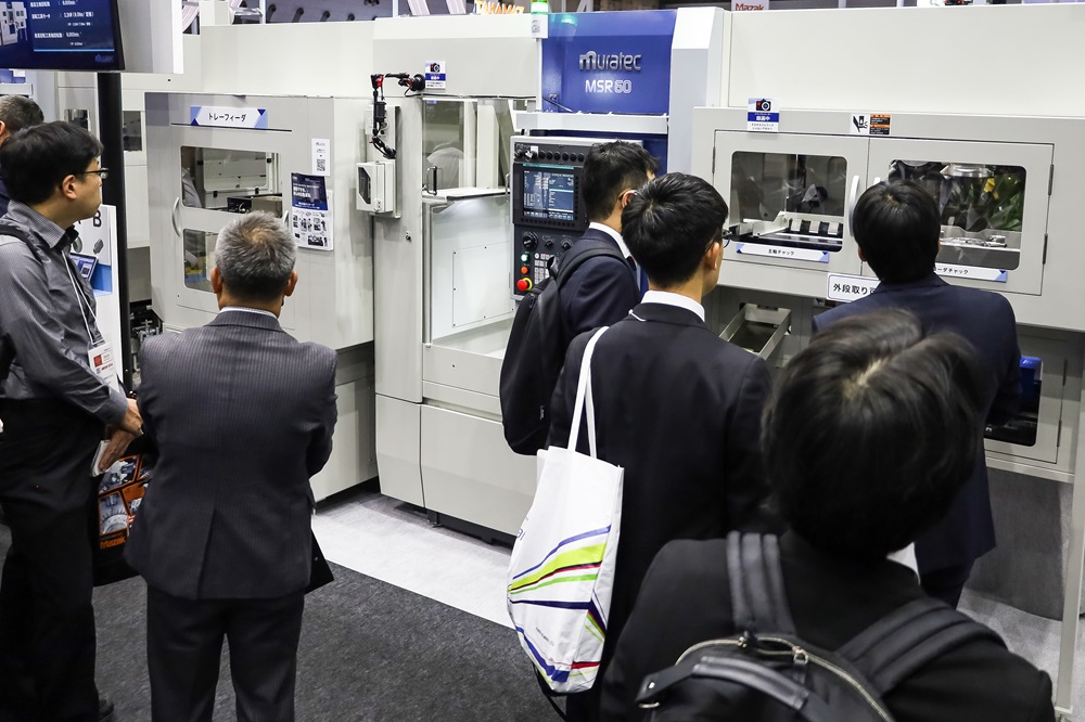 Murata Machinery promoted labor savings in setup changes for low-volume, high-mix production.