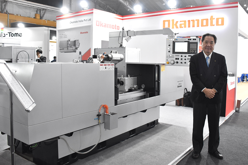 Okamoto Machine Tool Works President & CEO Tsuneyuki Ishii highlighted the "MAX350UN-OD," produced in Singapore.