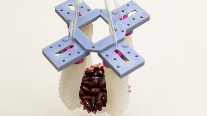 Various types of soft robotic hands are being developed. (Related article: How to Handle Soft Objects? – Trends in Soft Hand Development [Part 2] from robot digest)