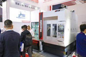 Okamoto Machine Tool Works focused its display on machines for semiconductor manufacturing components.