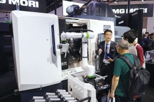 DMG MORI presented automation solutions combining machine tools and robots.
