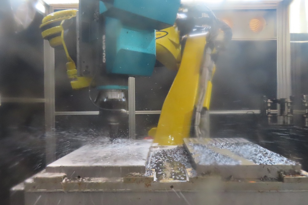 Iron cutting with robots is now possible 