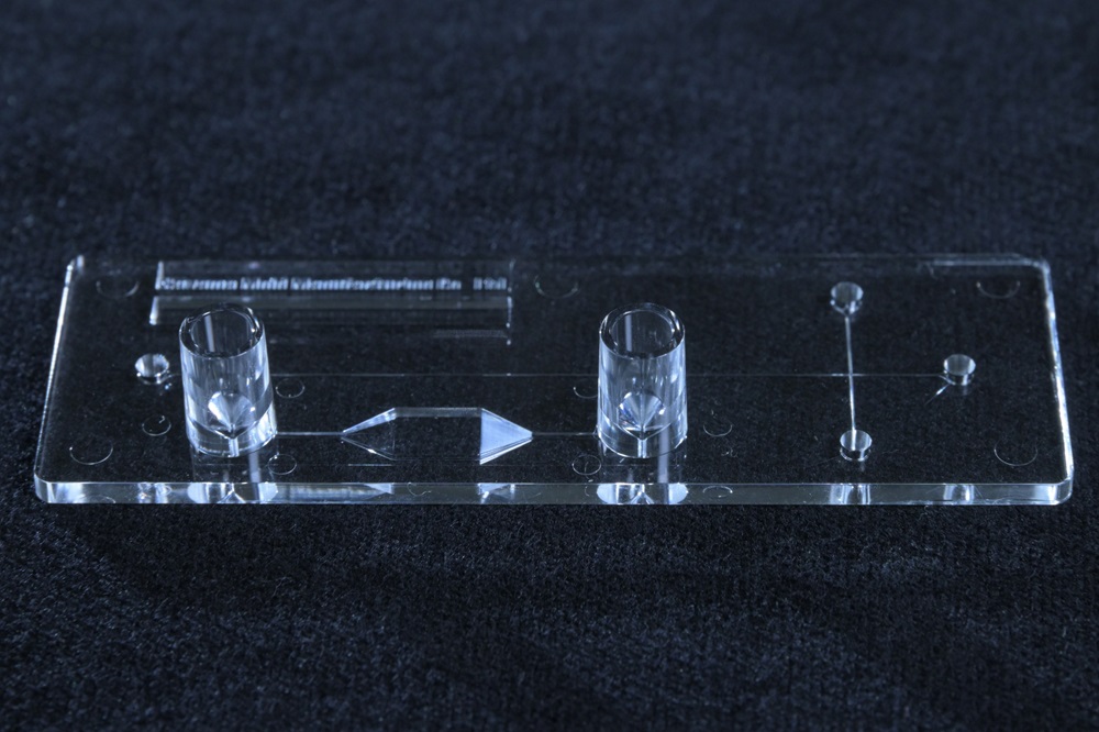 The demonstration sample plate. Left: integrated luer ports; Right: cross-section of intersecting microchannels. Gate cutting is fully automated. 