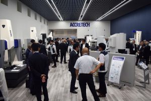 Around 20 advanced measuring systems are permanently on display in the showroom. 