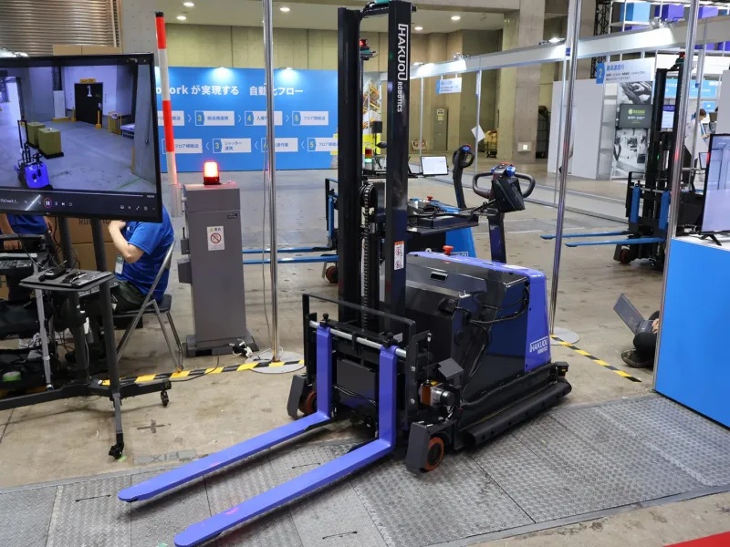 Hakuou Robotics' AutoFork AGF equipped with vehicle body supplied by Mitsubishi Logisnext 