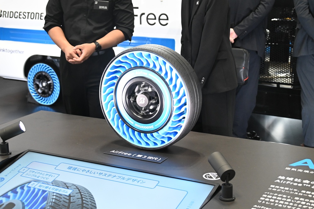 Bridgestone's airless tire "AirFree".